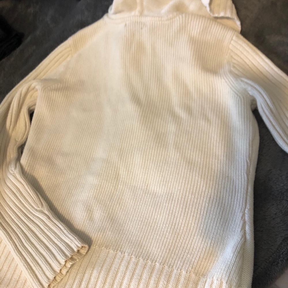 Th Sweater - image 3